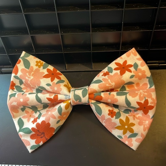 Floral bow - Picture 1 of 4